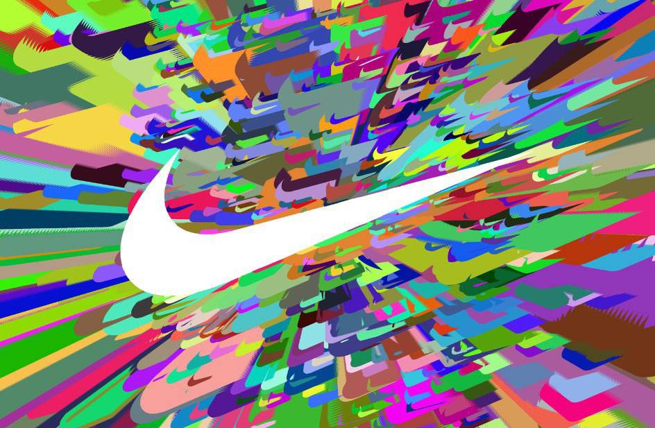 Nike NKE слегка радует после ряда слабых кварталов Оптовые доходы вернулись к росту Генеральный директор Эллиот Хилл ветеран Nike вступил на пост в прошлом году и пообещал переориентировать бренд на основные виды спорта такие как бег а также на производство передовых продуктов которыми когда то славилась Nike База прогресс в стратегии Win Now в приоритетных областях Северная Америка оптовая торговля и бег Nike Running дала рост более чем на 20 глобальная футбольная команда готовится к чемпионату мира 2026 предстоит большая работа чтобы все виды спорта регионы и каналы развивались равномерно в условиях динамичной операционной среды цифры обнадеживают но прогресс не будет линейным посколькуразличные аспекты бизнеса восстанавливаются в разные сроки команды сосредоточены на выполнении того что могут контролировать Результаты первого квартала 2026 фин года выручка 11 7 млрд 1 валовая маржа 42 2 320 б п разводненная EPS 0 49 30 Детали по выручке бренд NIKE 11 4 млрд 2 рост в Северной Америке нивелирован снижением в Китае NIKE Direct 4 5 млрд 4 12 ное снижение в NIKE Brand Digital и 1 ное снижением в розничных магазинах принадлежащих NIKE оптовые продажи 6 8 млрд 7 Converse 366 млн 27 снижение во всех регионах Баланс на 31 августа 2025 г запасы 8 1 млрд 2 падение объемов частично нивелировано увеличением себестоимости продукции в основном из за повышениятарифов в Северной Америке денежные средства эквиваленты краткосрочные инвестиции 8 6 млрд 1 7 млрд денежные средства от операционной деятельностиболее чем компенсированы дивидендами выкупом акций погашением облигаций и кап затратами Доходность для акционеров Nike 23 года подряд увеличивает дивиденды в 1 кв возвращено около 714 млн в том числе дивиденды в 591 млн 6 выкуп акций 123 млн по 4 летней программе на 18 млрд утвержденной в июне 2022 по состоянию на 31 08 25 в рамках программы выкуплено 124 4 млн акций на 12 1 млрд По факту 1  Nike в процессе реализации стратегии Win Now направленной на упрощение операционной деятельности усиление фокуса на спортивных достижениях и перестройку каналов дистрибуции Этот период логично сопровождается трудностями Кроме того Nike ожидает что тарифы обойдутся ей в этом году в 1 5 млрд по сравнению с 1 млрд ожидаемым ранее 2  Акции Nike за последние три года потеряли примерно 30 торгуясь на уровне середины 2018 года и сбросив большую часть прибыли полученной во время бума на спортивную одежду в период пандемии Эллиот Хилл работает над исправлением ситуации распродавая запасы выпуская новые модели налаживая отношения с оптовыми партнерами Руководство реалистично оценивает ситуацию в которой находится учитывая осторожность потребителей неопределенность с тарифами и команды которые все еще приспосабливаются к новому спортивному плану 3  Слабый рост в Китае тормозит рост маржи Китай третий по величине рынок Nike 15 общего объема продаж в 2025 фингоду проблема особая и восстановление там займет больше времени Продажи в стране упали пятый квартал подряд а Nike изо всех сил пытается стимулировать спрос в условиях жесткой конкуренции со стороны массы отечественных брендов включая Anta и Li Ning Nike также уступила долю рынка молодым конкурентам таким как On и Hoka от Deckers Недавно Nike отправила в качестве послов в Китай американских баскетбольных звезд Леброна Джеймса и Джа Моранта ожидая что бег и баскетбол стимулируют рост в регионе 4  Конкурентное давление внутри США Пока Nike борется со слабыми продажами в Китае растущими затратами на производство и таможенными пошлинами Adidas Lululemon и быстрорастущие местные бренды борются за долю рынка 5  Nike прогнозирует что трудный оптовый бизнес покажет рост в 2026 фин году Мы уже видим снижение запасов укреплениеассортимента продукции некоторые прогнозы но нужны более явные доказательства перелома ivankroshnyi Nike NKE спорт финансы акции инвестиции бренды экономика бизнесстратегия