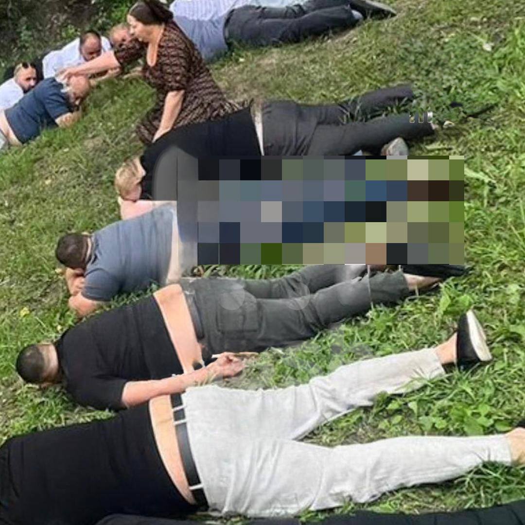 Сходку цыганских баронов накрыли под городом Елец Липецкой области. Главари цыганских общин Центрального федерального округа приехали туда к одному из лидеров наркоторговли Бахтияру в село Ключ жизни. На сходке должны были «поделить наркорынок». Всего задержано 58 цыган, жаль что всех не обнулили при сопротивлении. Подписаться