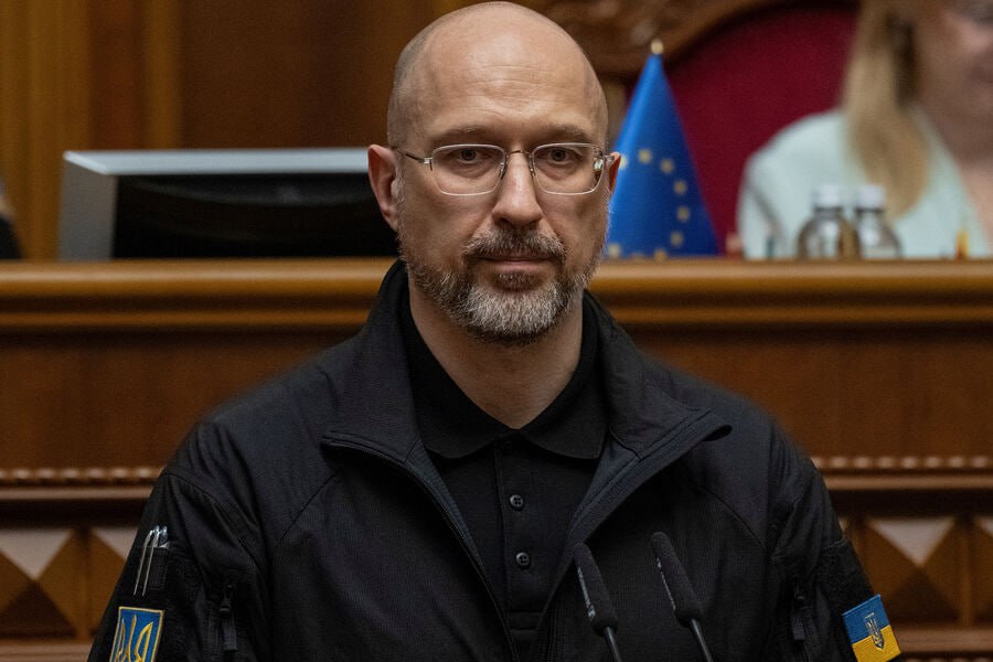 Верховная Рада уволила Шмыгаля с должности главы Минобороны Украины Отставку Дениса Шмыгаля поддержали 265 из 450 нардепов пишут украинские СМИ Ожидается что Шмыгаль возглавит министерство энергетики Рада также поддержала отставку Василия Малюка с поста главы СБУ За это проголосовали 235 депутатов Владимир Зеленский готовит отставку Рустема Умерова Его могут снять с поста секретаря СНБО и оставить в статусе советника Кадровые перестановки также коснулись экс главы МИД Сергея Кислицы и экс главы ГУР Кирилла Буданова Признан террористом и экстремистом в РФ С солдатами не справился может с лампочками повезет   Подпишитесь на Абзац TG VK Дзен MAX Rutube