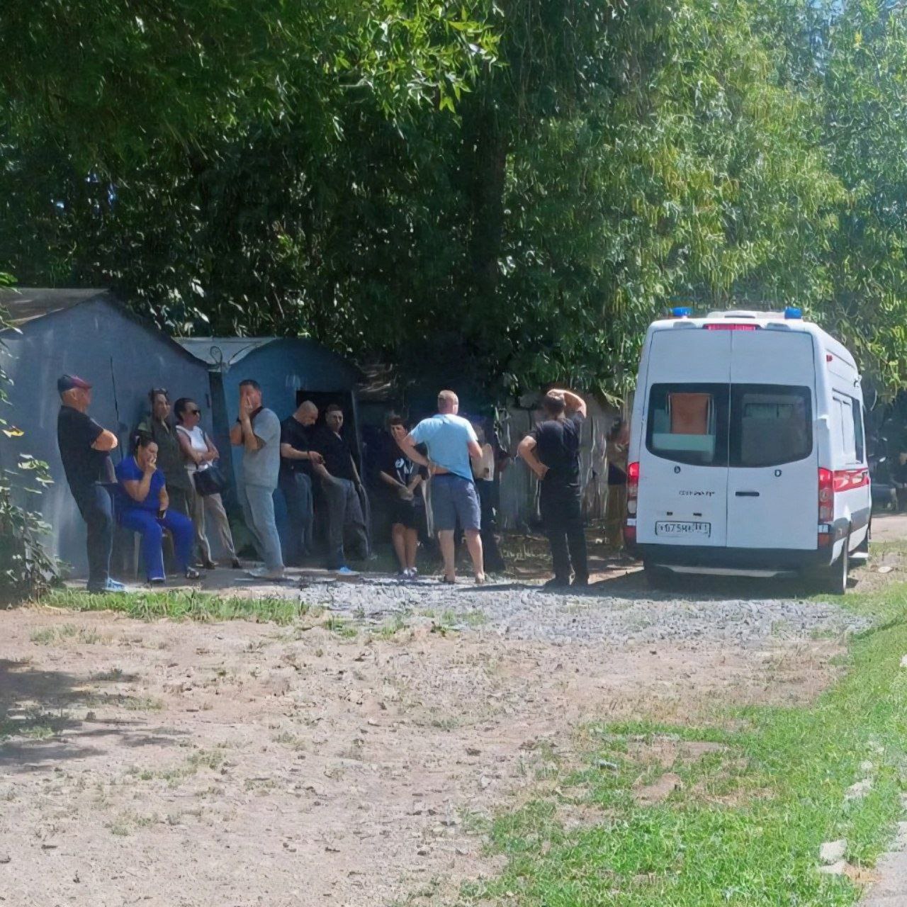 В Ростове обнаружили тела двух молодых людей в гараже Происшествие случилось в 22 июля на улице Туполева в районе дома №20. Очевидцы нашли бездыханные тела и тут же вызвали медиков и полицию. Предварительно причиной смерти могло стать отравление газом. Подписаться на "Новости Ростова" Прислать новость