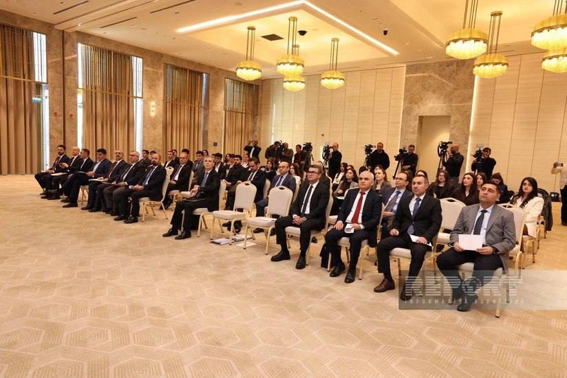 В Шуше стартовал первый Форум мозговых центров Азербайджана и Турции В форуме принимают участие руководители и исследователи ведущих аналитических структур двух стран Основными темами обсуждений являются вопросы региональной безопасности внешней политики экономической интеграции сотрудничества в сфере транспорта коммуникаций и энергетики Первый Шушинский форум важен с точки зрения укрепления институционального партнерства между азербайджанскими и турецкими мозговыми центрами создания совместных научно аналитических площадок и координации будущих стратегических инициатив