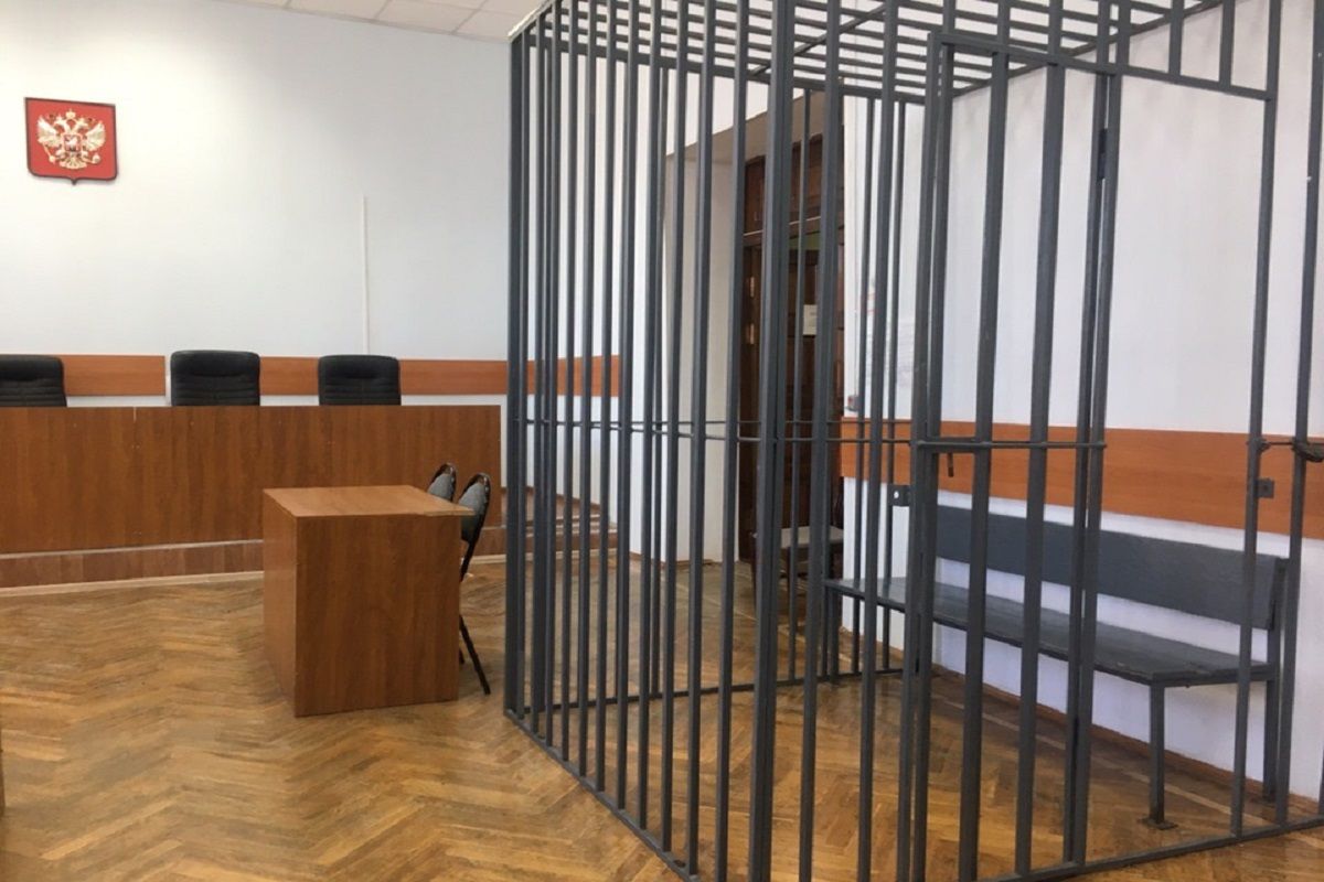Туляк шесть раз изнасиловал несовершеннолетнюю падчерицу 22 апреля в Воронеже суд вынес приговор жителю Тульской области. Мужчина признан виновным в изнасиловании несовершеннолетней падчерицы. ↗ Прислать новость Подписаться