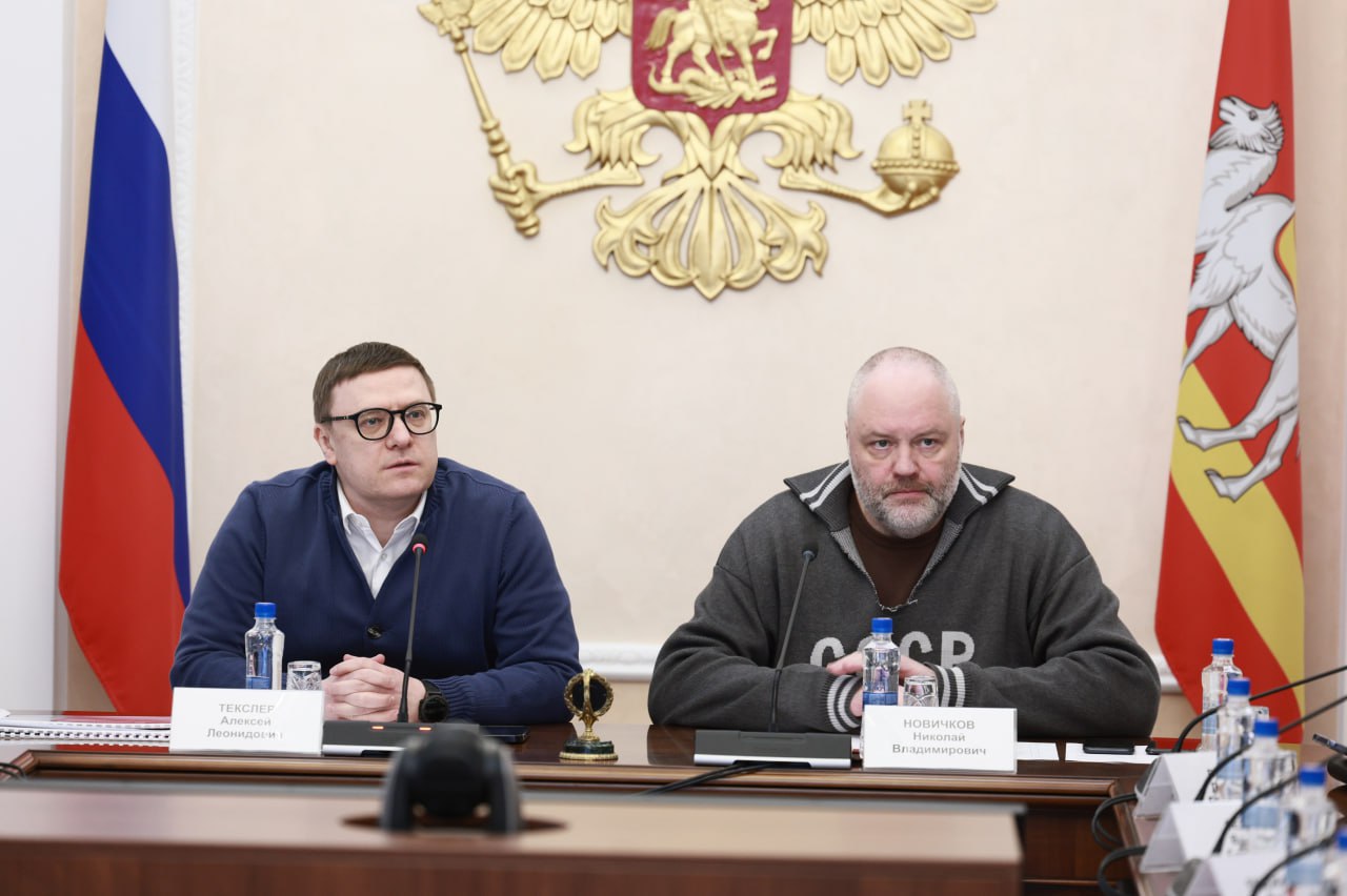Челябинск начал готовиться к реализации проекта Культурная столица В Челябинске прошло первое заседание организационного комитета проекта Мероприятие возглавили губернатор области Алексей Текслер и председатель федерального оргкомитета конкурса Культурная столица года Николай Новичков В ходе заседания были определены ключевые направления работы и ближайшие задачи Алексей Текслер отметил что победа Челябинска в конкурсе стала результатом масштабной совместной работы Он подчеркнул что для региона эта победа очень важна и является итогом активного продвижения в информационном пространстве массового голосования жителей и поддержки авторитетных деятелей искусства Для нас статус Культурная столица является мощным импульсом развития всего региона и возможностью продемонстрировать самобытность Южного Урала ну и конечно реализовать творческий потенциал наших жителей отметил губернатор Одной из ключевых задач проекта станет формирование нового имиджа региона Текслер отметил важность разрушения стереотипов о Челябинской области и ее представлении такой какой ее видят и любят ее жители Николай Новичков подчеркнул значимость миссии культурной столицы отметив что этот статус обязывает стремиться к высоким достижениям и одновременно делать шаги на будущее По его словам важно реализовать проекты которые ранее не осуществлялись и стремиться сделать то что никто не делал чтобы вклад Челябинской области стал заметным poolN74 eugenejut