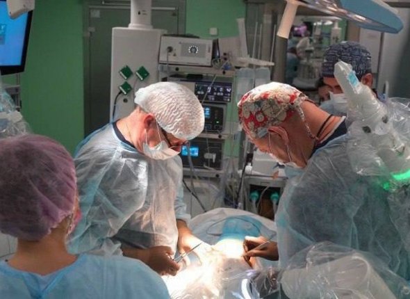 В Иркутске провели сложнейшую операцию 3-летнему мальчику из Нижнего Тагила Ребенку удалили кисту с помощью роботической системы Читать подробнее на сайте...
