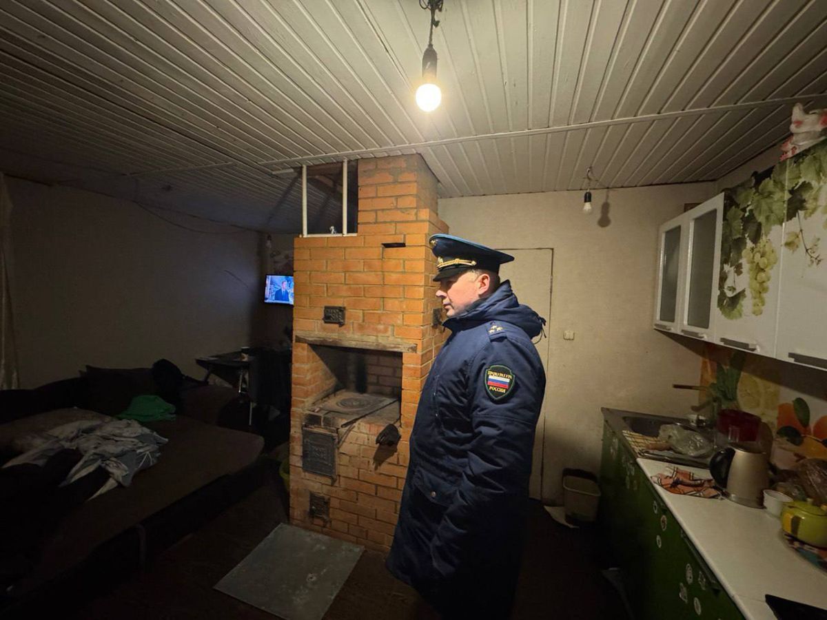 Мужчина забил жену до смерти в Боровском районе kaluganews ru fn 1772928 html В Боровском районе мужчину подозревают в том что он избил до смерти свою 39 летнюю супругу На допросе он признал свою вину Прислать новость Подписаться