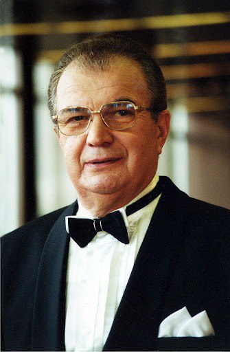 Народный артист России иллюзионист Эмиль Кио умер в возрасте 87 лет Об этом сообщил Эдгард Запашный Подписаться на truekpru Читать нас в MAX