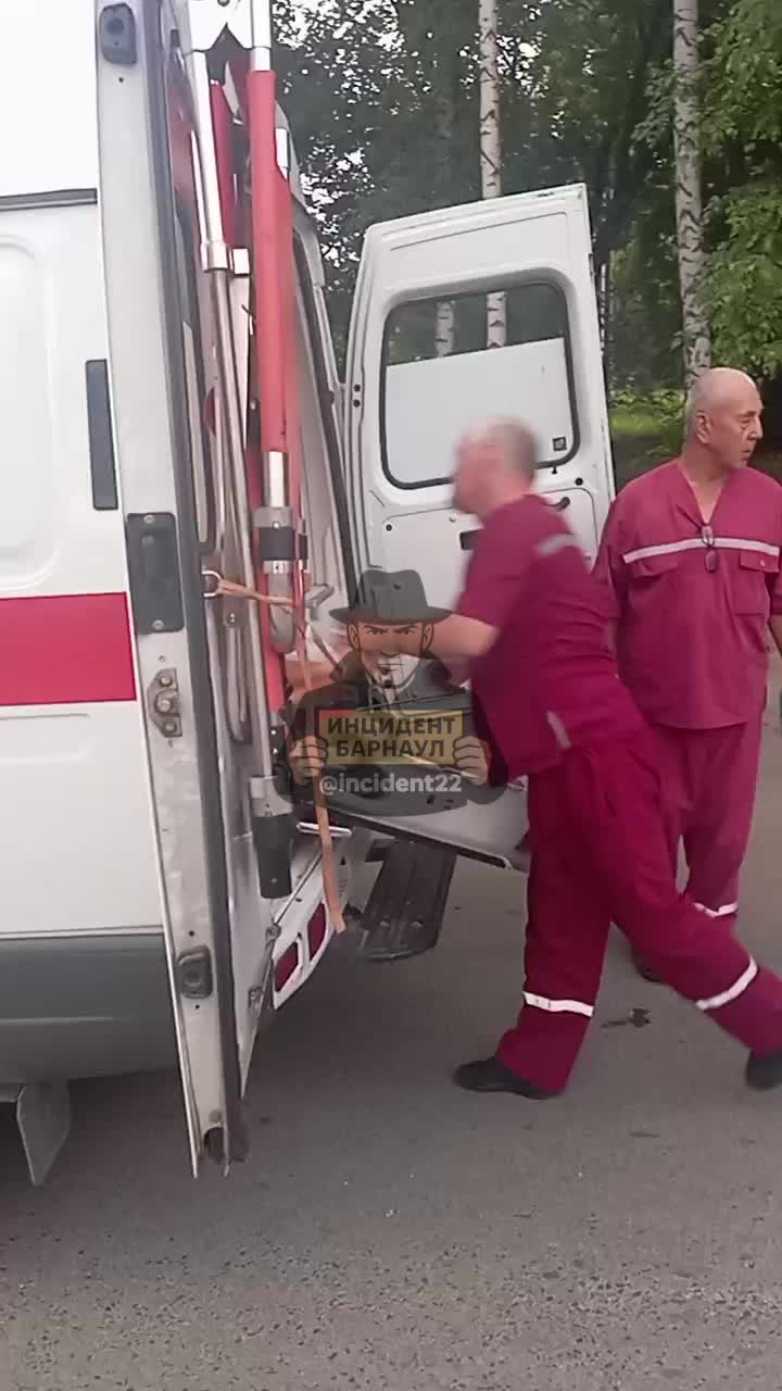 ДТП на Павловском тракте в Барнауле: мотоциклист в больнице