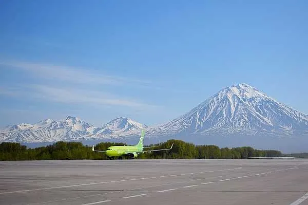 Авиакомпания S7 Airlines возобновила прямые рейсы из Иркутска в Петропавловск Камчатский Авиакомпания S7 Airlines открыла летний сезон на Камчатке прямые рейсы из Иркутска возобновились после зимнего перерыва Сейчас рейсы выполняются один раз в неделю с 7 июня добавится дополнительный по воскресеньям а с 26 июня третий по пятницам Об этом сообщает AVIA RU со ссылкой на данные авиакомпании Рейсы выполняются на самолетах Boeing 737 800 Время в пути 4 часа 50 минут Обратный перелет займет 5 часов 15 минут Согласно расписанию из Иркутска по средам пятницам с 26 июня и воскресеньям с 7 июня в 03 15 прилет в 12 05 по местному времени Из Петропавловска Камчатского вылет в 13 20 прилет в Иркутск в 14 35 aviaru net n295741 Оставайся в информационном потоке подпишись на наш канал в MAX