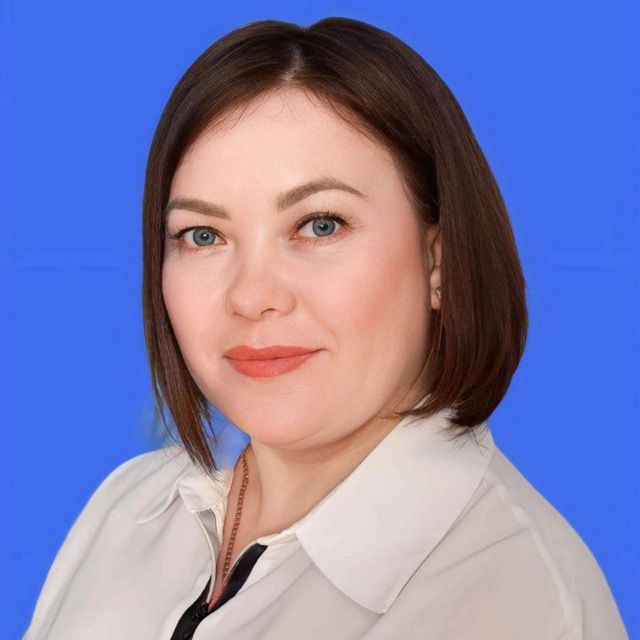 Сегодня в одном из бугурусланских дошкольных учреждений благодаря смелости работников и своевременному реагированию экстренных служб удалось не допустить трагедии  В дошкольное учреждение сломав дверь пробрался мужчина с ножом Сразу же была активирована тревожная кнопка но первой на пути преступника встретила воспитатель детского сада Лия Наильевна Галеева Женщина удерживала нарушителя до приезда экстренных служб Благодаря этому удалось избежать трагедии Все экстренные службы реагирования сработали слаженно Ситуацию взял на личный контроль губернатор Евгений Солнцев Присоединяйтесь к нам в MAX