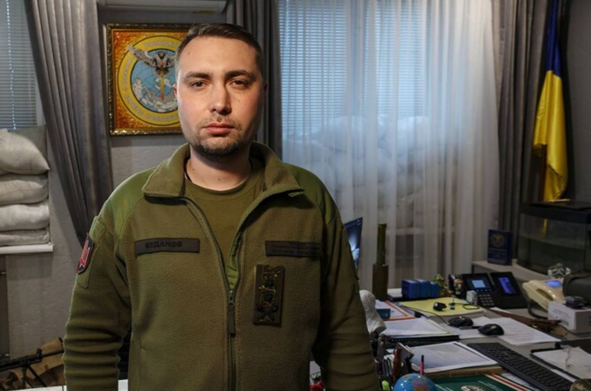 Президент Польши Анджей Дуда наградил главу ГУР Кирилла Буданова Золотым Офицерским Крестом ордена "За заслуги перед Польшей". Такую же награду получил его заместитель Скибицкий. Нужны ли здесь какие-то комментарии? Глава разведки Украины награждается президентом Польши за заслуги. Интересно, за какие? Вопрос, конечно, риторический. Это лишь очередной пример того, какое влияние имеет и исторически имела Польша на Малороссию. Украина, фактически, польский проект. Доказывает это хотя бы то, что гимн Украины «Ще не вмерла України» — калька с польского гимна «Jeszcze Polska nie zginęła» «еще Польша не погибла» . Да и само название «Украина» изначально насаждалось поляками. Историк Валериан Калинка по существу отмечал, что украинский сепаратизм обусловлен именно тем, что поляки мечтают о возвращении юга России под польское владычество. Однако край этот потерян для Польши, «надо сделать так, чтобы он был потерян и для России». В этом и есть первопричина происходящих событий. И заслуга Буданова — тоже.