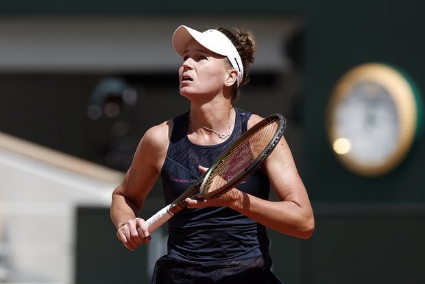 ТЕННИС РОССИЯНКА ПРОИГРАЛА 149 Й РАКЕТКЕ МИРА НА СТАРТЕ US OPEN Российская теннисистка Вероника Кудерметова проиграла представительнице Индонезии Джаниче Чен на старте US Open 2025 Встреча первого круга прошла в воскресенье 24 августа и продлилась три партии Индонезийка взяла верх со счетом 6 4 4 6 6 4 Спортсменки провели на корте 2 часа и 11 минут Кудерметова является 25 й ракеткой мира Чен находится на 149 й позиции в рейтинге Женской теннисной ассоциации WTA US Open 2025 стартовал 24 августа и продлится до 7 сентября В женском одиночном разряде действующей победительницей является белорусская теннисистка Арина Соболенко ФОТО BENOIT TESSIER Reuters аврорамедиа теннис Telegram экосистема АВРОРА МЕДИА МЕДИА НОВОСТИ РЕГИОН ЛАЙФ СПОРТ ГЕРЛЗ ХАЙТЕК ПЕРСОНЫ ИНСАЙД КРИМИНАЛ МОЛОДОСТЬ LIVE АВРОРА МЕДИА YOUTUBE RUTUBE