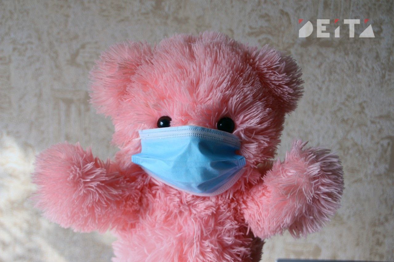 Уникальная операция спасла 9-летнюю девочку во Владивостоке Врачи во Владивостоке успешно провели уникальную лапароскопическую операцию, спасая 9-летнюю девочку с некрозом поджелудочной железы. Ребенок поступил с жалобами на сильные боли, слабость и рвоту. УЗИ показало некроз поджелудочной и жидкость в брюшной полости. Хирурги впервые провели лапароскопию, откачав 500 мл жидкости и установив дренаж. Благодаря этому поджелудочная железа девочки восстанавливается, и она идёт на поправку.