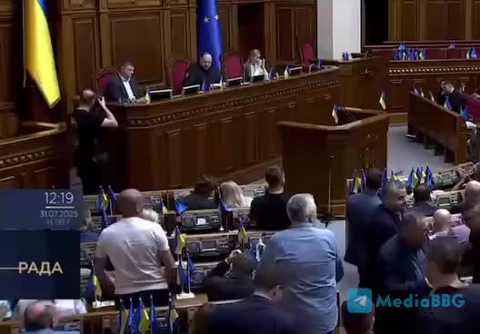 Верховная Рада возобновила прямые трансляции заседаний с инцидентом между депутатами