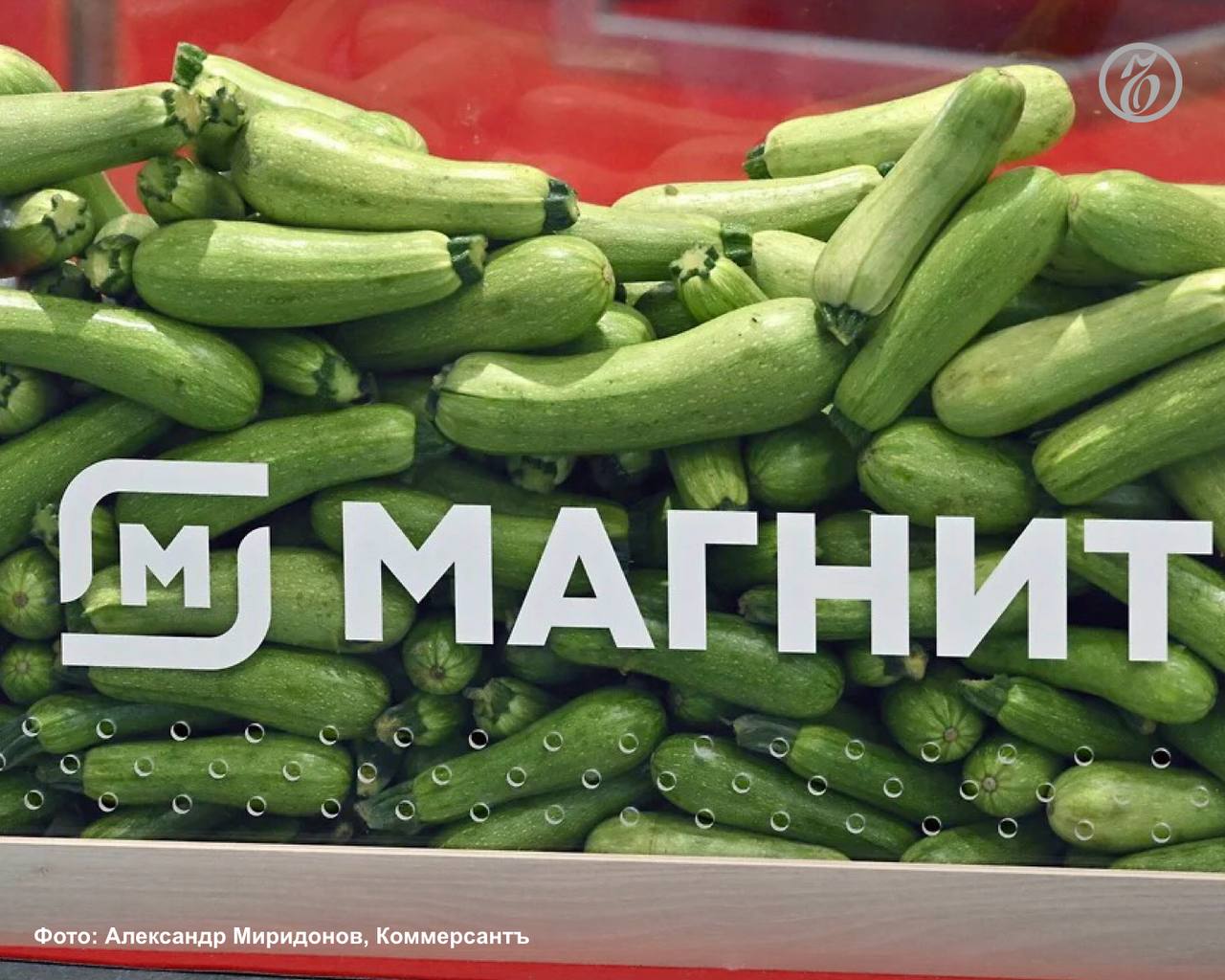 Первая фабрика-кухня «Магнита» создаст 1450 рабочих мест в Краснодаре «Магнит», один из крупнейших российских продуктовых ритейлеров, планирует запустить первую фабрику-кухню в собственном индустриальном парке Краснодара. Об этом сообщают«Ведомости» со ссылкой на объявление о поиске генерального директора для нового проекта, размещенного на сервисе HeadHunter. Согласно опубликованной информации, площадь производственного объекта составит 18 тыс. кв. м. Предприятие будет выпускать более 40 т продукции ежедневно, включая не менее 287 товарных позиций. Ассортимент охватит кулинарию, мясные и рыбные полуфабрикаты, а также другие категории готовой еды. Подписывайтесь на «Ъ-Кубань-Черноморье»
