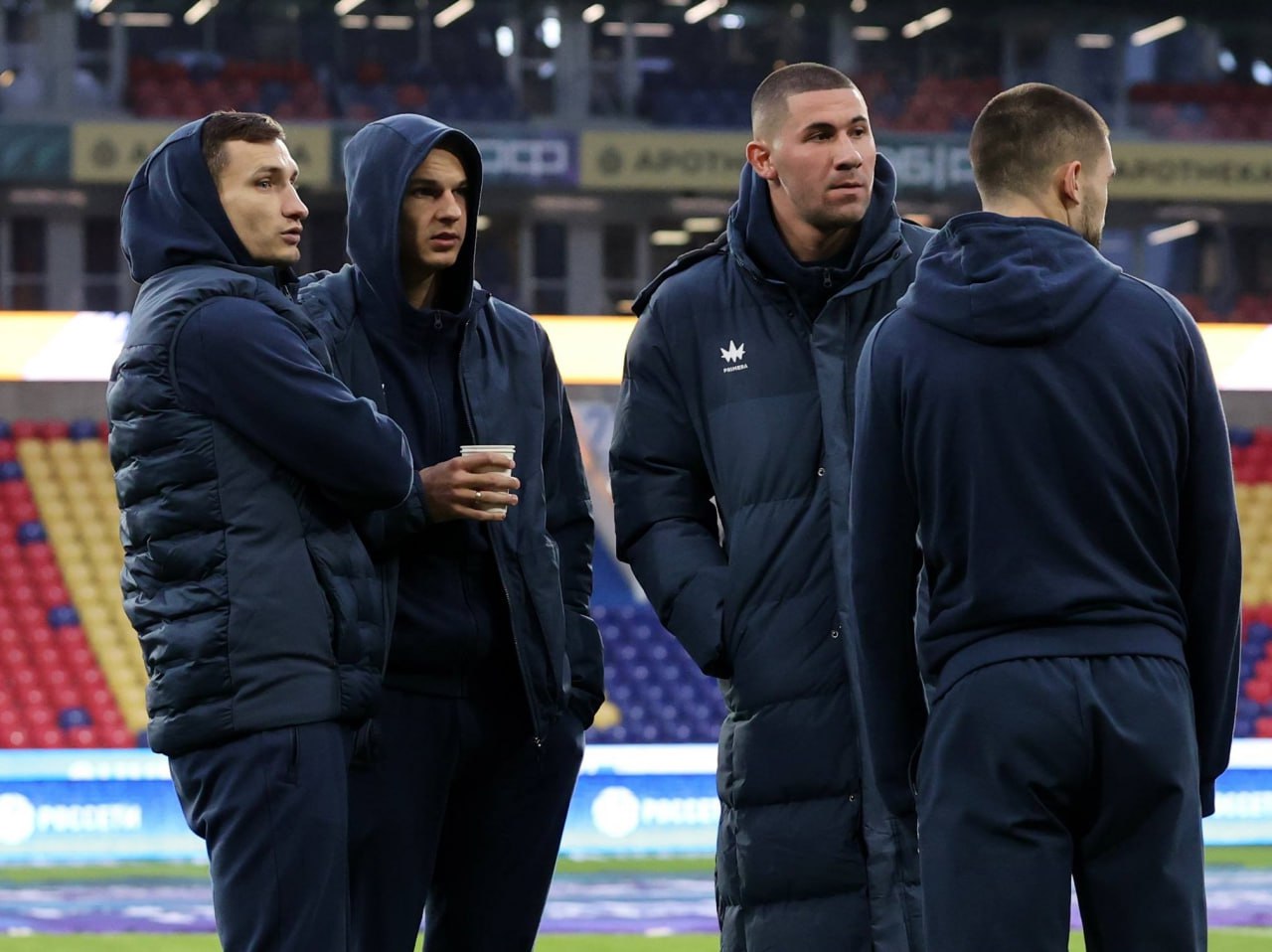 Оренбург Медиа Оренбург уступил ЦСКА в 17 туре РПЛ Матч Оренбурга с московским ЦСКА на столичной ВЭБ Арене завершился со счетом 2 0 в пользу хозяев поля Первый гол забил защитник Оренбурга Данила Хотулев в свои ворота Ближе к концу второго тайма второй гол забил нападающий ЦСКА Тамерлан Мусаев Оренбург с 12 очками остается на 14 й строчке турнирной таблицы ЦСКА с 36 очками поднялся на первое место Оренбург Медиа