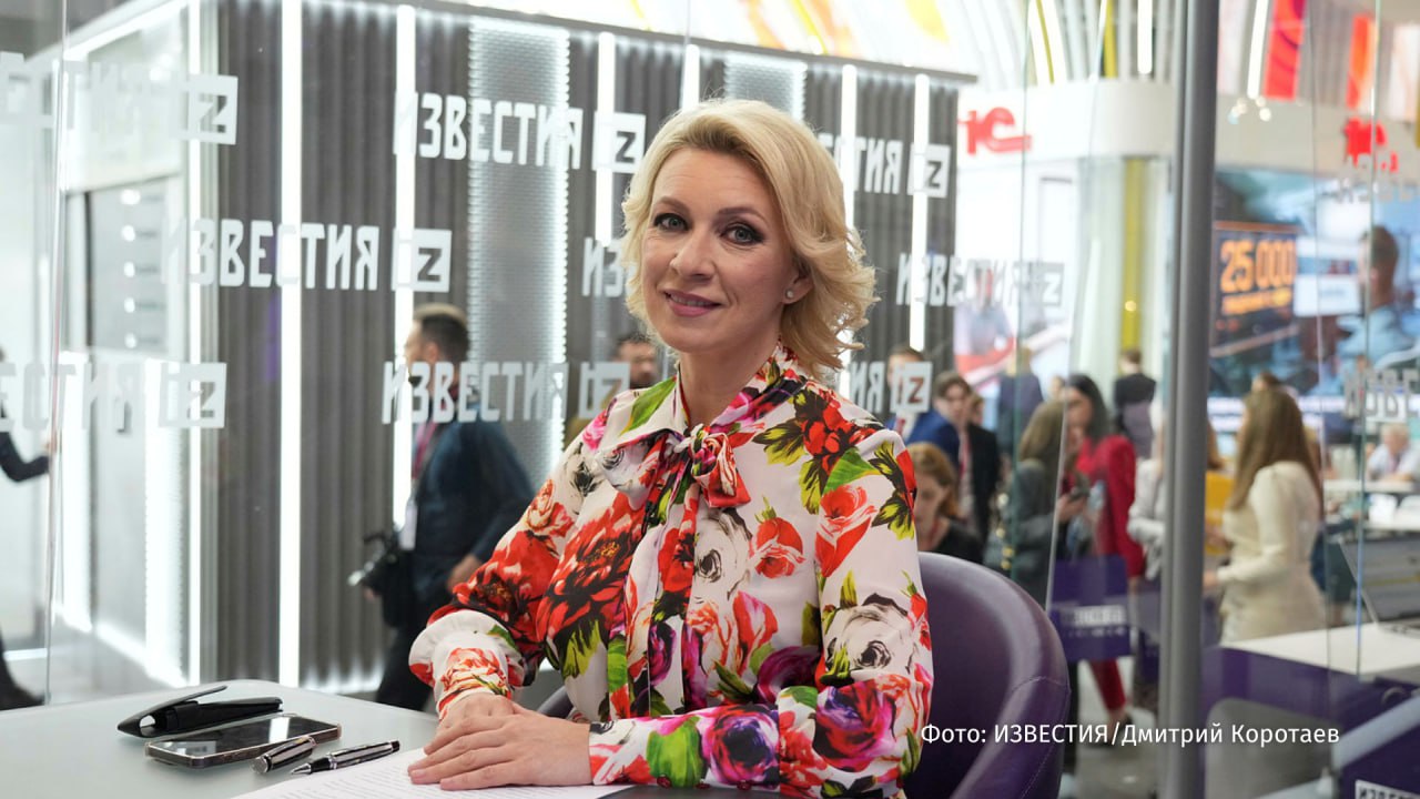 Официальный представитель МИД РФ Мария Захарова в беседе с Известиями поддержала опасения посла США во Франции Чарльза Кушнера отец зятя президента США Дональда Трампа Джареда Кушнера по поводу роста антисемитизма во Франции Ранее Кушнер в письме французскому лидеру Эммануэлю Макрону выразил глубокую обеспокоенность всплеском антисемитизма во Франции и отсутствием достаточных мер со стороны правительства по борьбе с ним Чарльз Кушнер имеет полное моральное право поднимать эту тему как потомок выживших в Холокосте белорусских евреев участников партизанского отряда братьев Бельских обратила внимание Захарова После этого посла вызвали в МИД Франции где ему напомнили об обязанности не вмешиваться во внутренние дела государств Странно читать и слушать про вмешательства во внутренние дела ведь тема прав человека должна носить как нас много лет убеждал официальный Париж трансграничный характер добавила официальный представитель МИД РФ Больше новостей тут МАХ Отправить новость