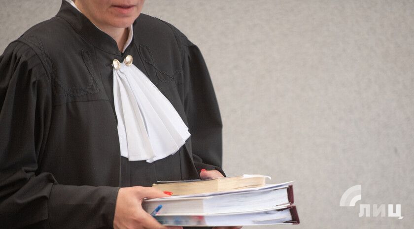 Верховный суд ЛНР приговорил к 17 годам заключения 21-летнего жителя ЛНР за госизмену Верховный суд ЛНР приговорил к 17 годам лишения свободы 21-летнего Владислава Рогачова за государственную измену. Об этом сообщила пресс-служба прокуратуры Республики. «Верховный Суд ЛНР вынес приговор по уголовному делу в отношении 21-летнего гражданина РФ Владислава Рогачова. Он признан виновным по статье 275 УК РФ государственная измена . Суд согласился с позицией государственного обвинителя и приговорил Рогачова к 17 годам лишения свободы с отбыванием первых трех лет наказания в тюрьме, оставшихся — в исправительной колонии строгого режима», — говорится в сообщении. Суд установил, что в июле 2023 года Рогачов добровольно собирал информацию о местах дислокации подразделений Вооруженных Сил РФ, участвующих в СВО, и перед... Подробнее>>>