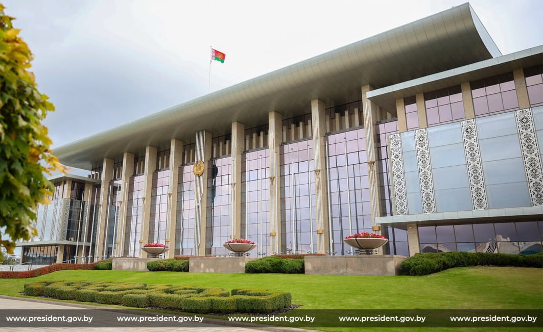 Программа развития до 2030 года и подготовка встречи с учеными Президент Беларуси Александр Лукашенко заслушал доклады Председателя правления Национального банка Романа Головченко и Председателя Президиума Национальной академии наук Владимира Караника