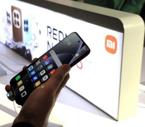 В Узбекистане представлена новая серия смартфонов REDMI Note 15 В Узбекистане состоялась презентация новой линейки смартфонов REDMI Note 15 в которую вошли пять моделей REDMI Note 15 Pro 5G REDMI Note 15 Pro 5G REDMI Note 15 Pro и REDMI Note 15 Устройства ориентированы на массовый рынок и отличаются расширенными характеристиками в части автономности защиты корпуса и мультимедийных возможностей Как сообщили представители компании при разработке серии особое внимание было уделено повышению прочности устройств защите от внешних воздействий и увеличению срока службы аккумуляторов Ряд моделей получил усиленную конструкцию корпуса и расширенные стандарты пыле и влагозащиты Новая линейка REDMI Note 15 расширяет присутствие смартфонов среднего сегмента на рынке Узбекистана и дополняет ассортимент устройств доступных для местных потребителей Telegram Facebook Instagram LinkedIn