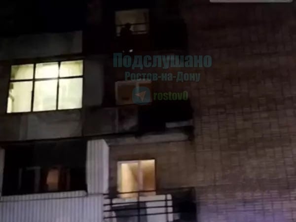 В жилом доме по адресу Беляева, 24/1 в Ростове-на-Дону произошел пожар.   Около 20:00 жильцы дома почувствовали запах горения и немедленно вызвали пожарную службу.   На место происшествия прибыли 18 спасателей на четырех пожарных машинах. Благодаря своевременному вызову и профессиональным действиям пожарных, огонь был локализован и потушен на площади пяти квадратных метров, не успев распространиться на соседние квартиры.