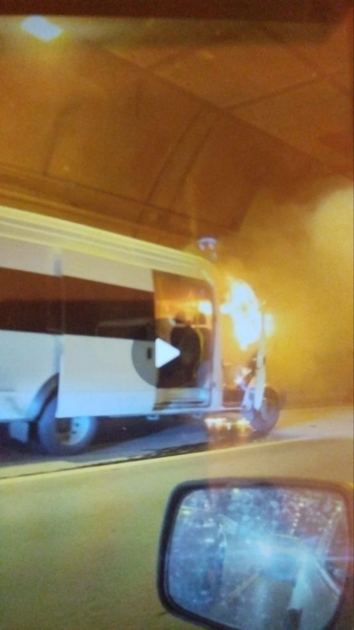 Паралич в Северо Западном тоннеле там загорелся микроавтобус И огромная пробка в сторону области