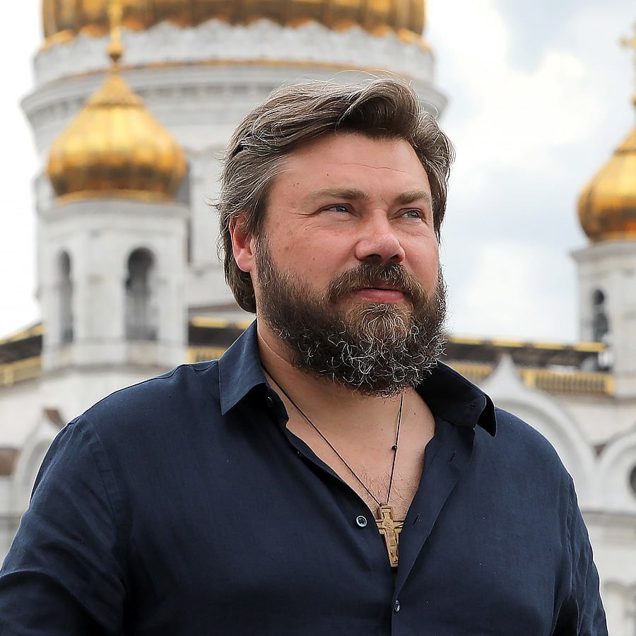 Православный олигарх Малофеев предложил отменить пенсии для всех, кто родился после 1995 года   Мол, пусть рожают детей и надеются на них, как в Российской империи.   Миллиардер напомнил, что раньше пенсии давали только вдовам офицеров, в семьях было по семь детей и никто не ждал денег от государства. Он считает, что после комсомольских строек и либеральной карьеры россияне «никого не родят», так что пора всё вернуть на круги своя. Как встарь.  А пенсионные взносы отменять будем?  Liberty People