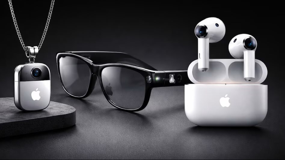 ИИ Очки ИИ кулон и ИИ наушники Эппле ускоряет работу над тремя носимыми устройствами с искусственным интеллектом Компания разрабатывает умные очки с ИИ носимый кулон с ИИ а также наушники AirPods с ИИ Все они будут подключаться к iPhone и взаимодействовать с разрабатываемой более совершенной версией Siri Во все три продукта будут интегрированы камеры в наушники тоже позволяющие искусственному интеллекту видеть вокруг пользователя и отвечать на вопросы об окружающей обстановке Очки Камеры Умные очки Apple будут оснащены усовершенствованной системой камер с камерой высокого разрешения способной снимать фотографии и видео а также второй камерой которая будет предоставлять визуальную информацию для Siri и контекст окружающей среды Вторая камера сможет интерпретировать окружение пользователя и измерять расстояние подобно LiDAR на iPhone Apple хочет чтобы её очки выделялись на фоне очков Meta благодаря камере более высокого класса Без дисплея очки Apple с искусственным интеллектом не будут иметь встроенного дисплея в линзах Кулон или клипса Камеры Устройство будет оснащено камерой с более низким разрешением которая будет предоставлять ИИ визуальную информацию но она не сможет делать фотографии или видеозаписи Камера будет постоянно включена и записывать все что происходит вокруг пользователя Микрофон В комплект входит микрофон для общения с Siri По данным Bloomberg некоторые сотрудники Apple считают этот модуль искусственного интеллекта глазами и ушами iPhone Аксессуар для iPhone Apple планирует продавать разъем AI Pin как аксессуар для iPhone а не как самостоятельный продукт Выпуск AirPods с камерами запланирован уже на этот год Эппле также работает над умным дисплеем хабом для домашнего использования который может появиться в конце этого года а также над обновленной версией с большим экраном и роботизированной рукой запуск которой может состояться в 2027 году В разработке находится новая версия HomePod а также компактный датчик для дома предназначенный для обеспечения безопасности и автоматизации cgevent