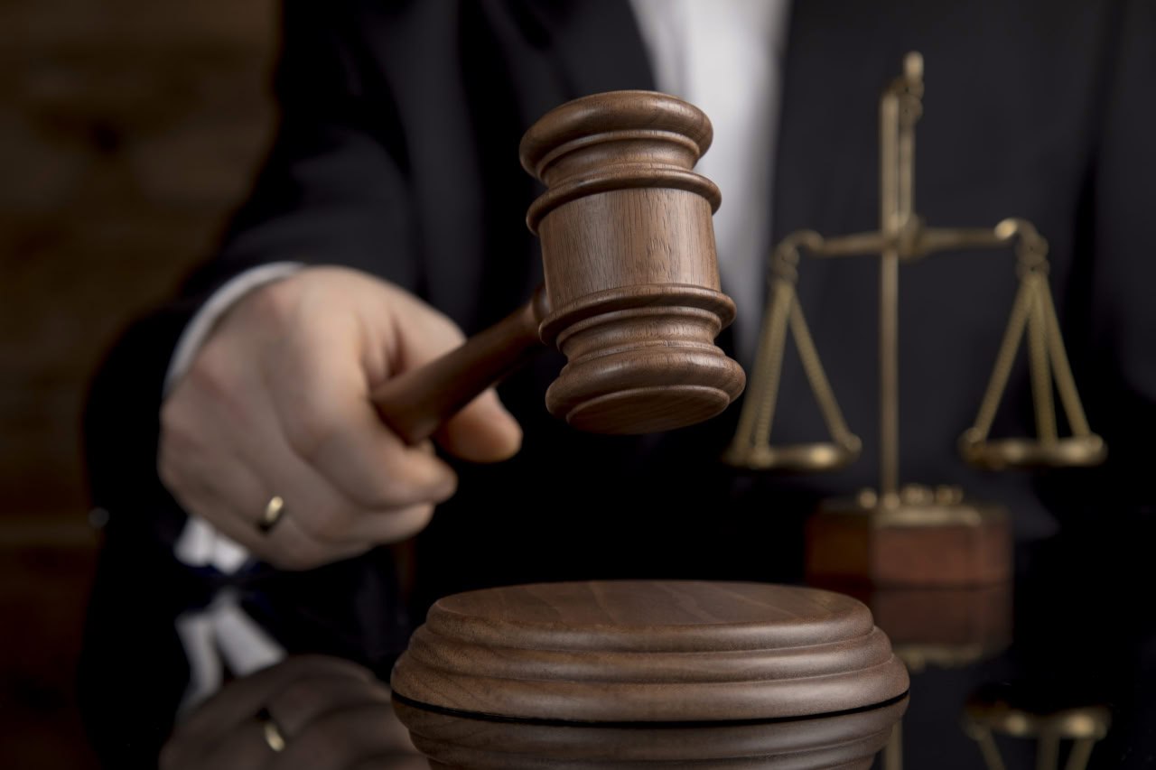 На Херсонщине будут судить шпионку   Гражданка Украины обвиняется в том что добровольно передавала украинской разведке данные о передвижении и местах дислокации российских военных в Каховском округе Эта информация использовалась для нанесения ударов   Преступление выявили и расследовали сотрудники УФСБ по Херсонской области Прокуратура Херсонской области направила уголовное дело в областной суд За помощь врагу ответственность неотвратима Подписывайтесь на мой канал в MAX