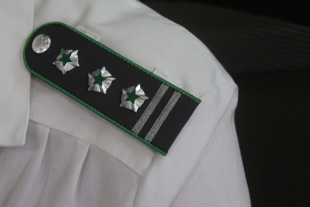 В Мурманской области Россельхознадзор отозвал партию некачественных рыбных консервов В ведомстве установили что часть продукции одного из производителей региона выпускалась без обязательной проверки термостатированием необходимой для выявления микроорганизмов и возбудителей инфекций Непрошедшая такой контроль продукция может быть опасна для потребителя В результате должностное лицо предприятия оштрафовали на 20 тысяч рублей Все самые важные новости Telegram MAX