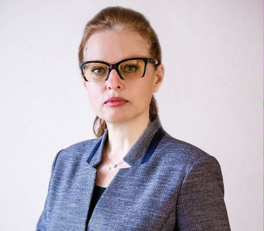 Наталья Твердохлебова Благодаря программе СВОи Герои 49 ряды управленцев региона пополнят люди нового поколения В конце года курсанты изучали специфику региональной экономики и состояние ее ведущих отраслей сейчас они продолжают работу с наставниками С 19 января до 13 марта продлится второй межмодульный блок в ходе которого участники проекта должны определить карьерную траекторию развития Сейчас курсанты определяют темы своих выпускных работ собирают для них необходимую аналитику Это очень важный этап образовательной программы на котором ветераны СВО проверят актуальность своих идей и выработают практическую модель их реализации Наши земляки хотят связать профессиональную деятельность с развитием региона поэтому и темы для исследования определяют согласно потребностям Магаданской области пояснила директор АНО Ресурсный центр поддержки общественных инициатив член общественного совета кадровой программы СВОи Герои 49 Наталья Твердохлебова Программа создана по аналогии с федеральным проектом Время Героев который инициировал Президент РФ Владимир Путин Она нацелена на подготовку высококвалифицированных специалистов из числа участников СВО для последующей работы в органах государственной власти и местного самоуправления региона а также на градоорганизующих предприятиях и в организациях