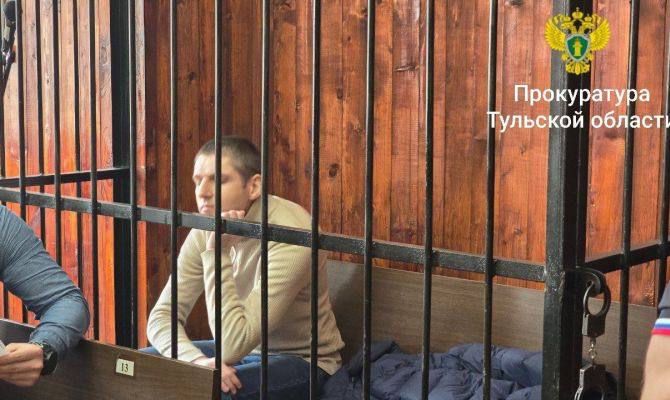 Туляк перевел деньги на помощь ВСУ: его осудили за госизмену на 12,5 лет.  17 апреля Тульский областной суд вынес приговор туляку Ивану Сурову, которого обвиняли в госизмене. Об этом сообщает пресс-служба региональной прокуратуры. 24 февраля 2022 года Суров через мобильное приложение перевел деньги на счет иностранного банка, который использовали спецслужбы Украины для финансовой поддержки и материального обеспечения военнослужащих.  Действия злоумышленника пресекли сотрудники правоохранительных органов.   Суд признал туляка виновным в госизмене и приговорил к 12,5 годам лишения свободы в колонии строгого режима.  После освобождения Ивана Сурова ждет еще год ограничения свободы. Кроме того, у него конфисковали мобильный телефон. В настоящее время приговор в законную силу не вступил.  Источник Первый тульский