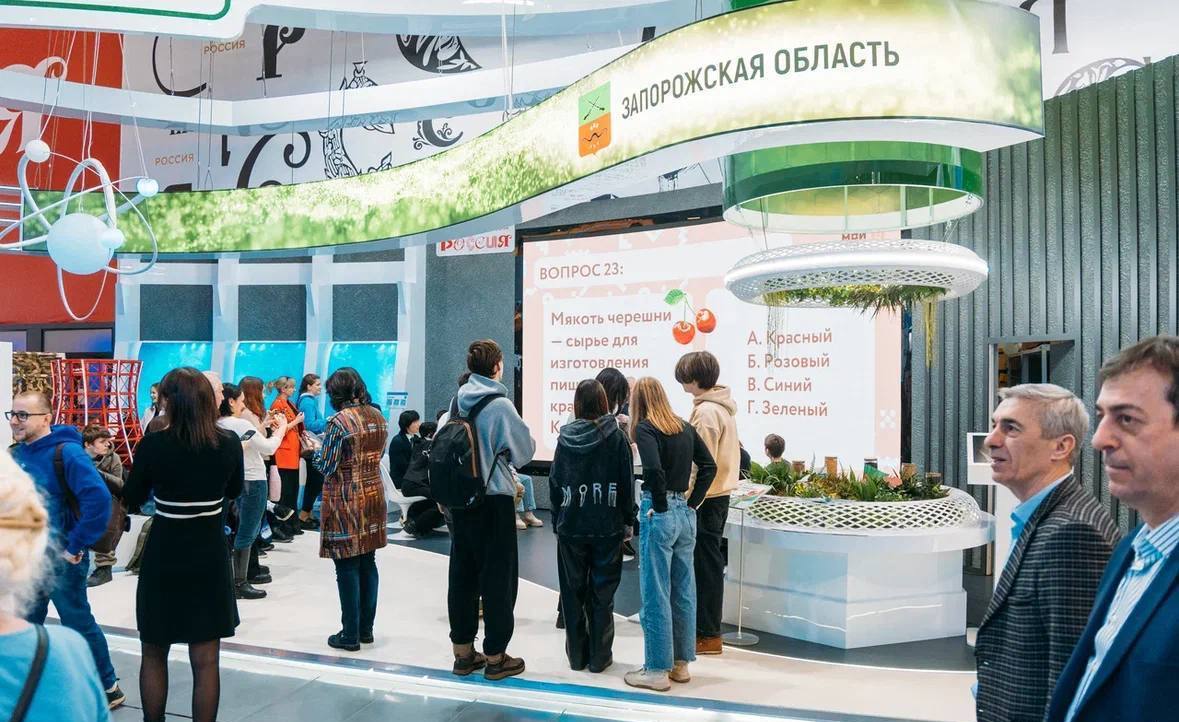 Малый бизнес в новых регионах продолжит получать кредиты под 10% в 2026 году  Федеральная программа льготного кредитования малого и среднего предпринимательства в новых субъектах РФ продлевается на следующий год. Об этом сообщило Минэкономразвития России. Механизм поддержки сохранит ставку не выше 10% годовых и предоставит компаниям возможность получить до 50 млн рублей сроком до трех лет.   Основные условия программы: максимальная сумма кредита – 50 млн руб.; срок кредита – до 3 лет; ставка – не выше 10% годовых; гарантия государства – до 50% суммы кредита.  С момента запуска в 2023 году уже выдано около 320 кредитов на сумму 1 млрд руб. В 2025 году планируется поддержать еще порядка 100 компаний.  Кредитные средства могут быть направлены на: выпуск компонентов и деталей машин; производство сельхозоборудования и пищевой продукции; изготовление мебели и пластмассовых изделий; развитие розничной и оптовой торговли; поддержку строительного бизнеса, ресторанов и транспорта.  Запуск льготного кредитования имеет огромное значение для интеграции бизнеса Запорожской области в общую экономическую систему страны. Малые и средние предприятия становятся основным двигателем экономического развития в условиях отсутствия крупных корпораций, и их успех в значительной степени зависит от доступа к финансированию.  Запорожская область, как традиционно сельскохозяйственный регион, сталкивается с особыми вызовами, где доступные заемные средства играют критическую роль. Предоставленная помощь со стороны государства позволяет предприятиям развиваться, повышать уровень занятости и увеличивать выручку.   Статистика подтверждает, что компании, получившие финансовую помощь, демонстрируют более высокие результаты по сравнению с теми, которые не получили такой поддержки. Льготные кредиты это для нас не только финансовая поддержка, но и уверенность в завтрашнем дне. — отметил Председатель Законодательного Собрания Запорожской области Виктор Емельяненко.  Законодательное Собрание Запорожской области   ТГ-канал  ГоспабликВК  Сайт
