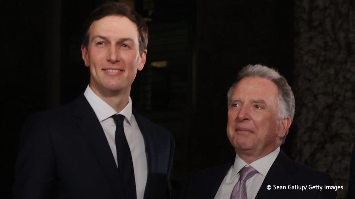 Стивен Уиткофф и зять Трампа Джаред Кушнер примут участие во встрече коалиции желающих по оказанию помощи Украине в Париже сообщает TF1 Отмечается что представители США впервые будут очно присутствовать на встрече коалиции
