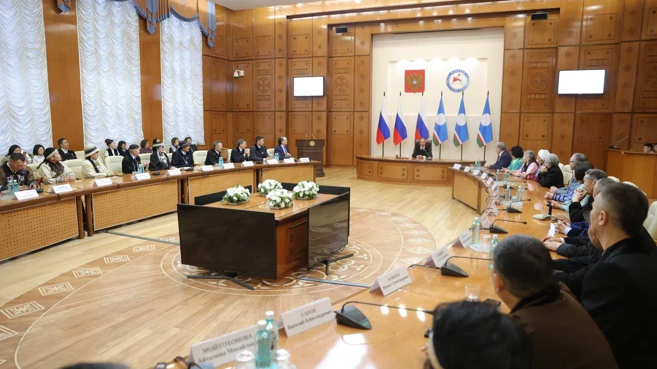 Айсен Николаев подписал распоряжение о проведении третьего Десятилетия Олонхо в Якутии В этот день ровно 20 лет назад героический эпос был признан ЮНЕСКО шедевром устного нематериального культурного наследия человечества ГлаваЯкутии Подробнее по ссылке на нашем сайте gtrksakha ru       Подписаться