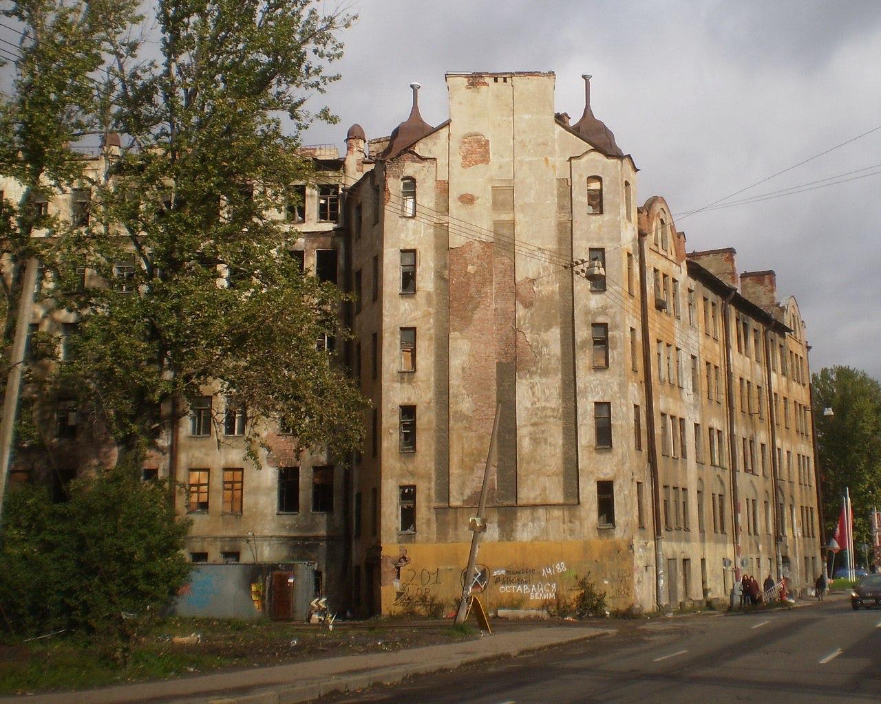 В доме 39 на улице Розенштейна обрушились стена и перекрытия По предварительным данным никто не пострадал На место уже приехали спасатели и экстренные службы Эй Питер