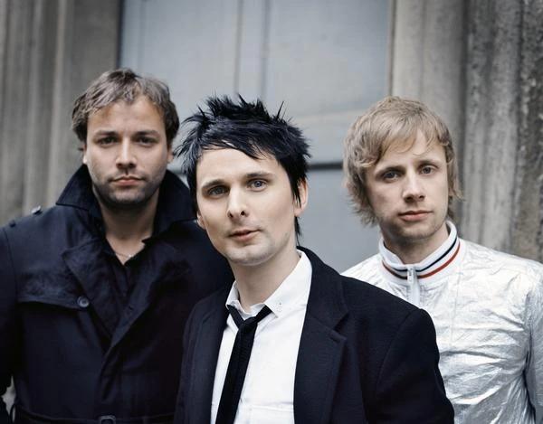 Британская рок группа Muse отложила выступление в Etihad Arena запланированное на 4 февраля из за непредвиденных обстоятельств Об этом сообщил организатор Live Nation В то же время отменены запланированные шоу группы в Индии и ЮАР Muse извинились перед поклонниками и подчеркнули что решение далось непросто Все билеты будут автоматически возвращены тем же способом оплаты Новая дата концерта в Абу Даби пока не объявлена Организаторы рекомендуют следить за обновлениями в официальных каналах Live Nation