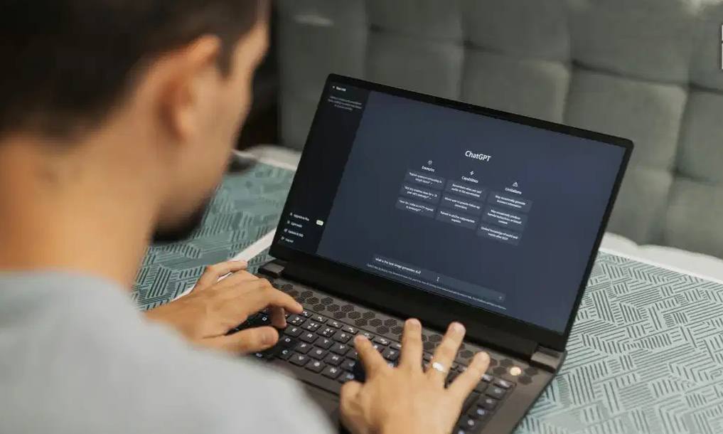 OpenAI тестирует режим «Учимся вместе» в ChatGPT В ChatGPT появился экспериментальный режим Study Together. Вместо готовых ответов ИИ теперь задаёт встречные вопросы, помогая пользователю самому прийти к решению и развивать критическое мышление. Такой формат может стать новым инструментом для студентов и преподавателей. Пока режим доступен ограниченному числу пользователей и находится в стадии тестирования. Мы из будущего