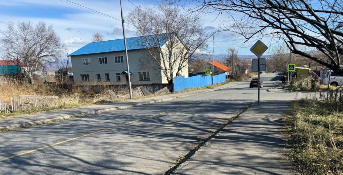 В Елизове уголовное дело о наезде на ребёнка возбудили спустя почти полгода В Елизове возбуждено уголовное дело по факту ДТП случившегося пять месяцев назад В июне автомобилист сбил шестилетнего мальчика переходившего дорогу Ребёнок получил тяжёлые травмы Нажмите для подробностей kam24 ru news main 20251023 121986 html utm source telegram utm medium messenger