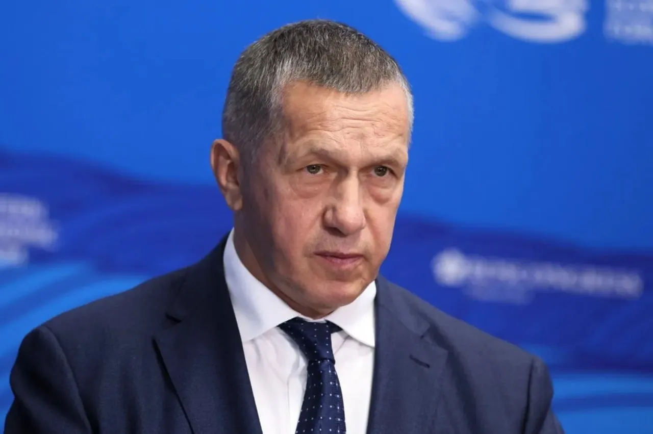 У нас мед и крабы а у Китая дроны и роботы Вице премьер России Трутнев о российско китайской выставке в Харбине Честно хочу признаться что когда мы по ней пошли и я увидел что у нас только мёд и крабы а у наших друзей дроны и роботы то немного расстроился но потом все таки убедился в том что выставка достаточно сбалансированная