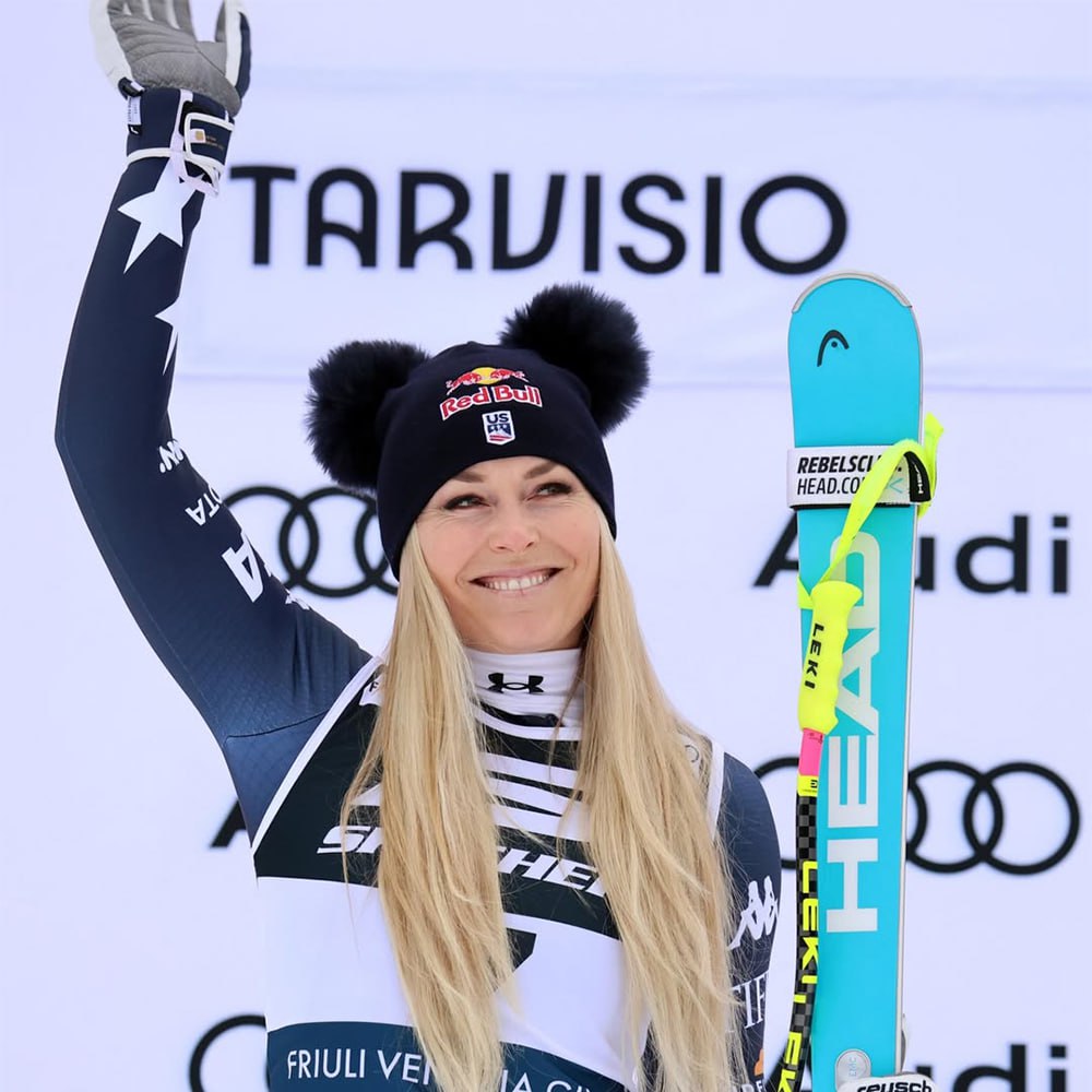 Линдси Вонн хочет выступить на Олимпиаде несмотря на разрыв крестов 41 летняя горнолыжница получила травму колена на этапе Кубка мира в Кран Монтане 30 января В прошлую пятницу я полностью порвала переднюю крестообразную связку колена и получила ушиб кости После консультаций с врачами интенсивной терапии тестов а также катания на лыжах сегодня я уверена что смогу выйти на старт скоростного спуска в воскресенье Колено стабильно у меня нет отеков мышцы реагируют как положено Шанс у меня есть Я не сдамся написала Вонн в соцсетях Подписывайтесь на РИА Новости Спорт в MAX