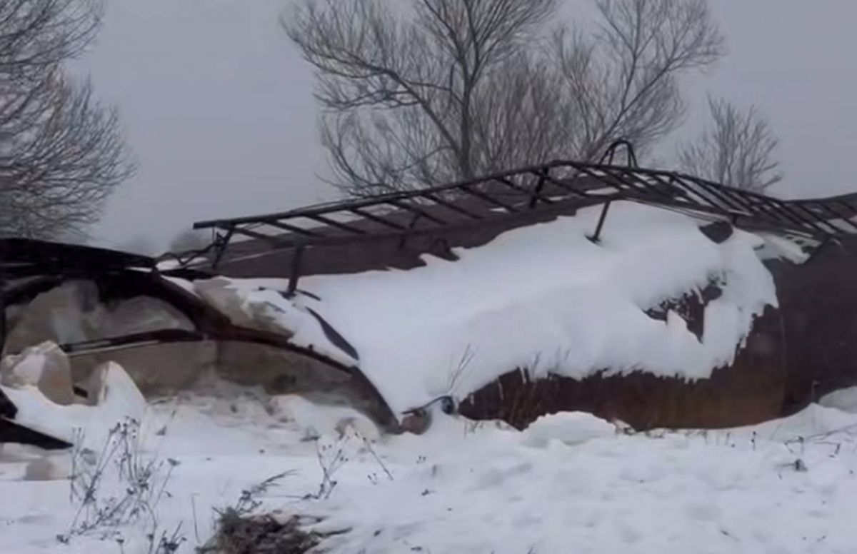 В калужской деревне из за непогоды рухнула водонапорная башня   kaluganews ru fn 1803765 html В Калужской области из за непогоды рухнула водонапорная башня Без воды остались жители деревни аварийные службы уже на месте Подробности и сроки восстановления в материале   Прислать новость Подписаться   Мы в MAX
