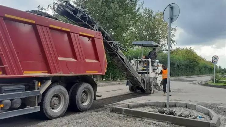 В Красноярске отремонтировали 26 дорог В Красноярске активно продолжается дорожный ремонт в рамках реализации национального проекта Инфраструктура для жизни На данный момент работы завершены на 26 объектах еще на 12 участках дорог продолжается обновление В планах на этот сезон приведение в порядок 40 дорожных объектов Фото admkrsk ru Подписаться на sibnovosti ru предложить новость