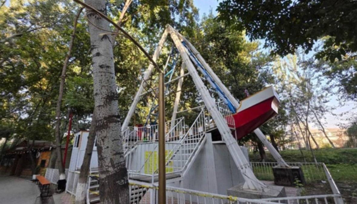 Погибшей в результате падения с аттракциона было 15 лет а не 18 уточнили в милиции Оша Выяснилось что в тот день девочка с подругами праздновала в парке свой день рождения который был накануне трагедии Sputnik Kyrgyzstan
