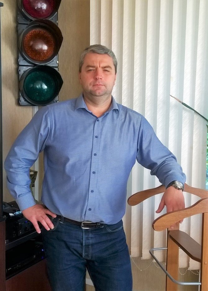 Гендиректор АТП Дмитрий Катынов написал заявление об увольнении по собственному желанию, сообщил глава администрации Кирова Вячеслав Симаков. – Временно исполнять обязанности генерального директора будет один из заместителей. В скором времени будет рассмотрен кандидат на эту должность, – отметил Симаков.