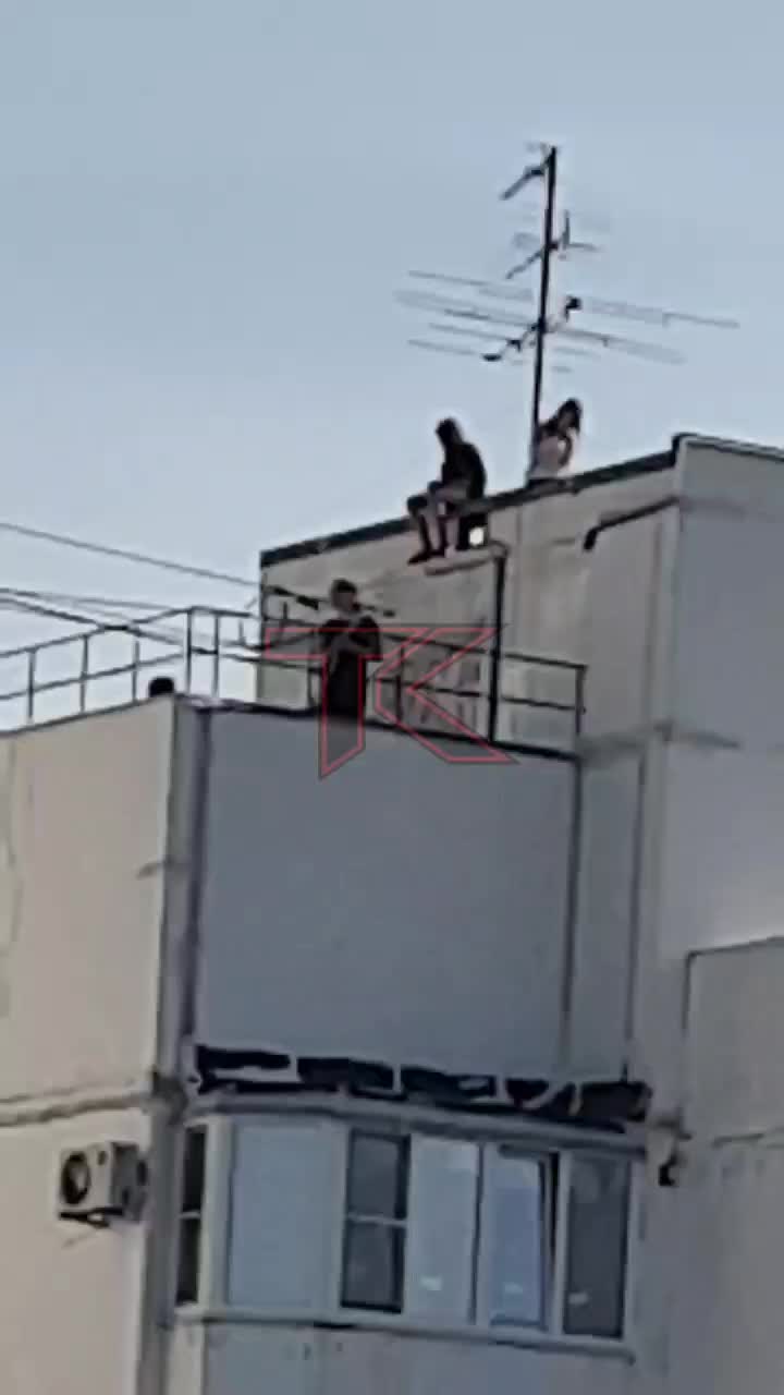 Опасные игры детей в заброшенной школе и на крышах многоэтажек в Краснодаре