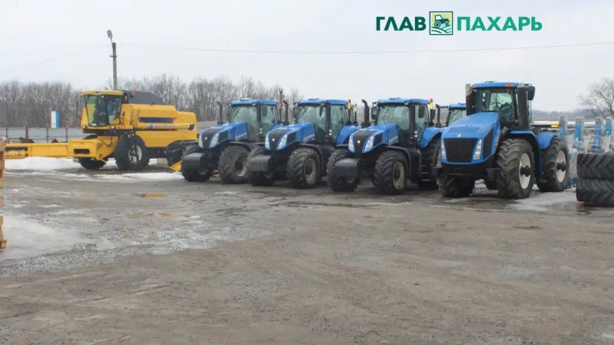 Тюменские фермеры подготовят к посевной 2026 года более 8200 единиц сельхозтехники В Тюменской области готовят сельхозтехнику к посевной 2026 года Аграриям региона предстоит отремонтировать почти 3500 тракторов более 1300 комбайнов и 3400 единиц другой техники В регионе работают 261 мастерская и 394 гаража уже задействованы 276 бригад с более чем 1100 специалистами Подробности