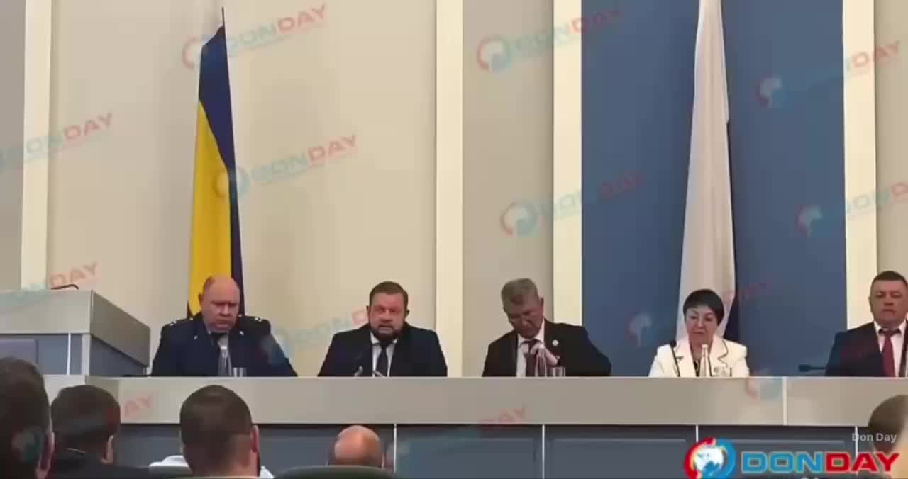 В Батайске депутаты приняли отставку Романа Волошина, новым главой назначен Валентин Кукин