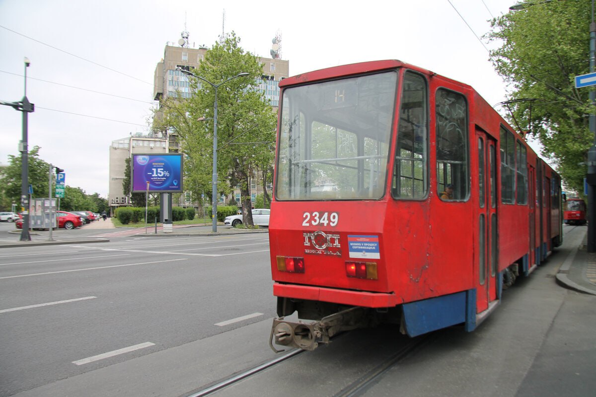 В Белграде с 1 января 2025 года общественный транспорт будет полностью бесплатным.   По словам мэра Белграда Александара Сапича, в городе с населением 1,7 миллиона человек количество автомобилей за последнее десятилетие выросло на 250 000.   В Екатеринбурге тоже решили сделать подарок местным жителям и 31 декабря общественный транспорт будет полностью бесплатным. Правда всего один день.