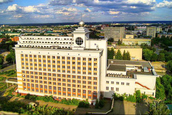 «Интурист» — ВСЁ: снос гостиницы в Пензе начнётся уже в июне 2025 года В 2026 году Группа «Рисан» планирует приступить к освоению участка на Пушкина, 12, который они выкупили вместе с недостроенным зданием. Предыстория: здание начали строить в 1986-м, к 1990-му году было готово на 80%, но заморозили после развала СССР. В 2000-х пытались достроить, но безуспешно — сменялись планы и исчезали владельцы. В составе комплекса задумывались большой ресторан на 400 человек, зал для кино, камерный театр, музей часов, финская баня и бассейн. ПОДПИСАТЬСЯ ПРИСЛАТЬ НОВОСТЬ