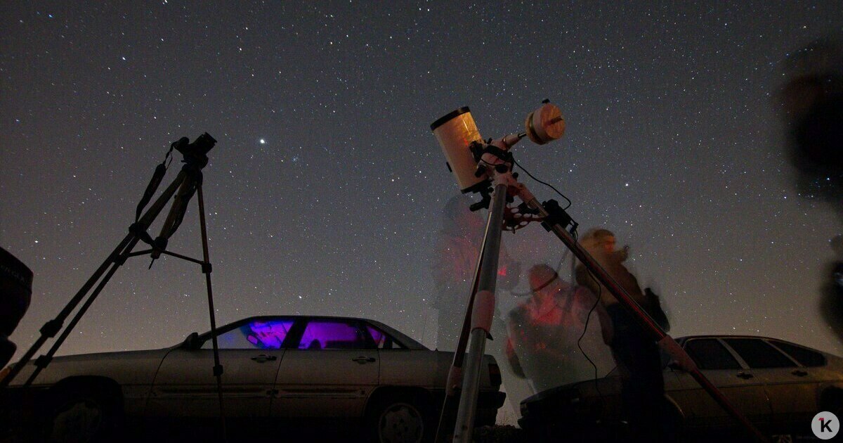 На ракету носитель Союз 2 1а нанесли рисунки детей с онкозаболеваниями Авторы рисунков смогут вживую посмотреть на старт этой ракеты с Байконура в рамках проекта Ракета мечты Группа детей авторов рисунков прилетит на Байконур чтобы увидеть старт своими глазами За полётом вместе с ребятами будут наблюдать врачи родители команда Unity зарубежные гости и Герой России космонавт Олег Скрипочка говорится в сообщении Проект Ракета мечты охватил 14 стран мира и 50 городов России предстоящий старт станет первым случаем в истории космонавтики когда детские рисунки станут частью космического запуска